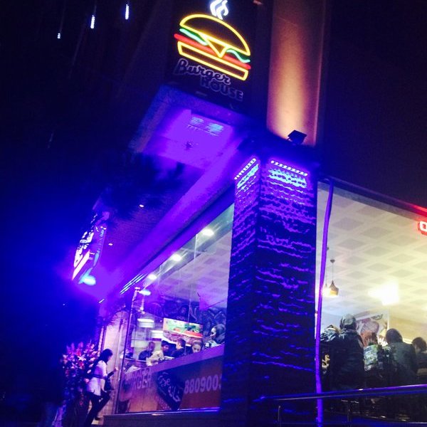 خانه همبرگر سعادت آباد